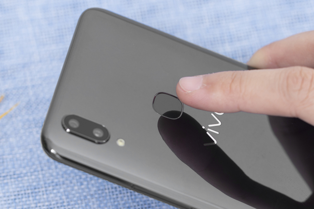 Điện thoại Vivo V9 Màu Đen