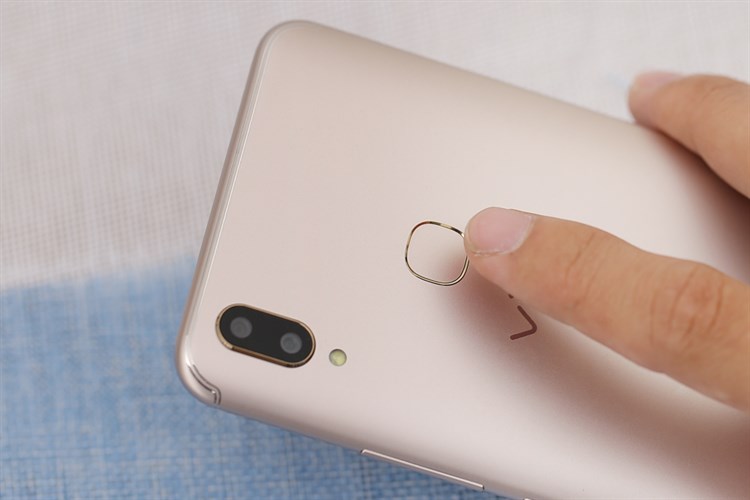 Điện thoại Vivo V9 Màu Vàng đồng