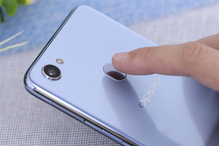 Điện thoại OPPO F7 Màu Bạc