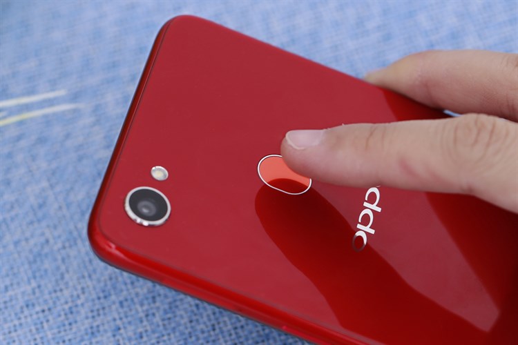 Điện thoại OPPO F7 Màu Đỏ