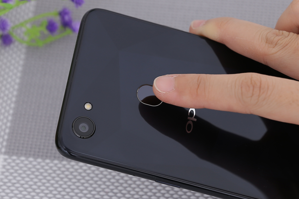 Điện thoại OPPO F7 Màu Đen