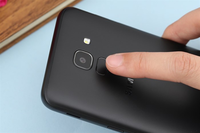 Điện thoại Samsung Galaxy J6