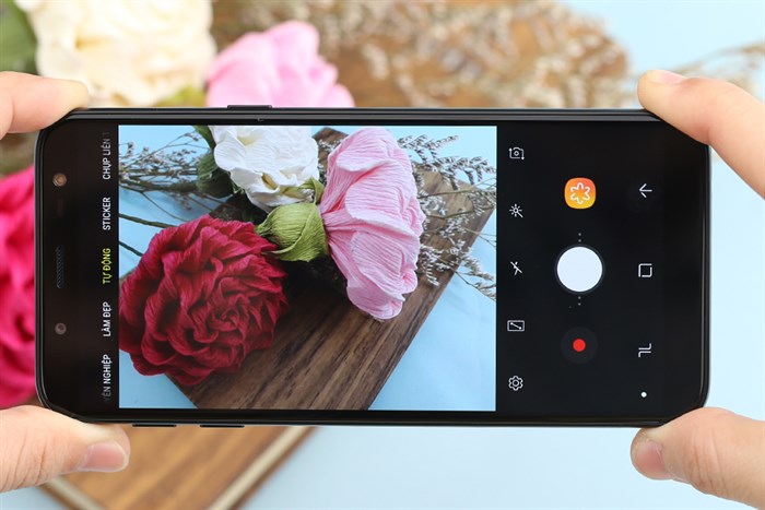 Điện thoại Samsung Galaxy J6