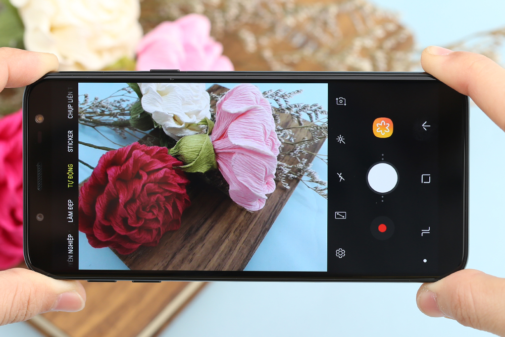 Điện thoại Samsung Galaxy J6