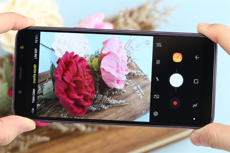 Điện thoại Samsung Galaxy J6