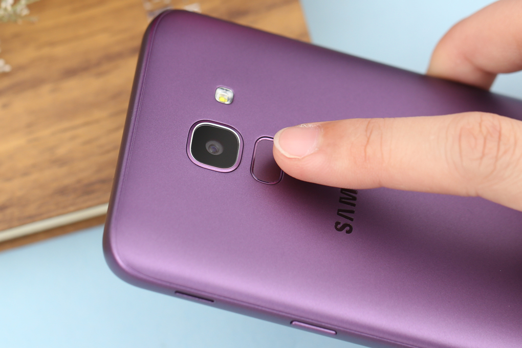 Điện thoại Samsung Galaxy J6