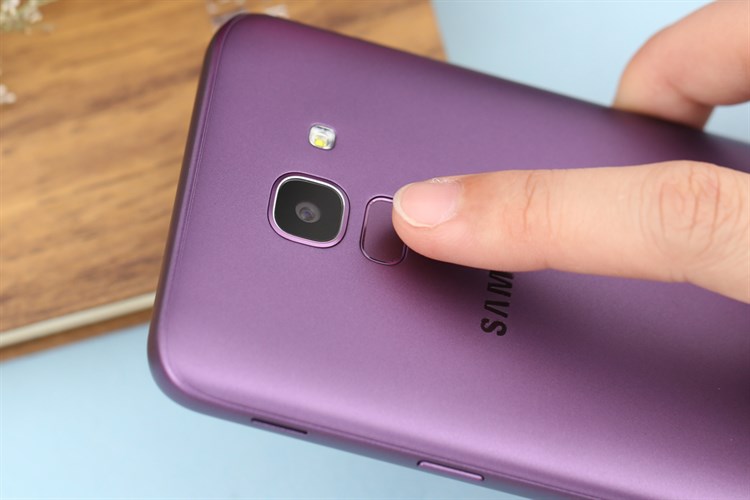 Điện thoại Samsung Galaxy J6