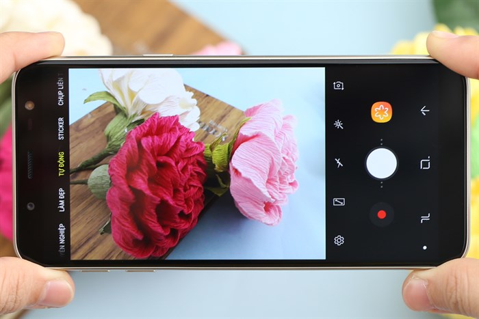 Điện thoại Samsung Galaxy J6