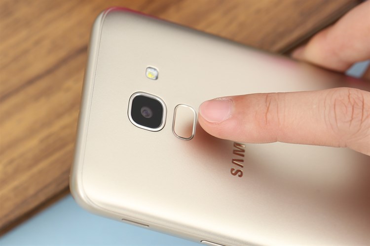 Điện thoại Samsung Galaxy J6