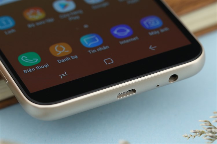 Điện thoại Samsung Galaxy J6