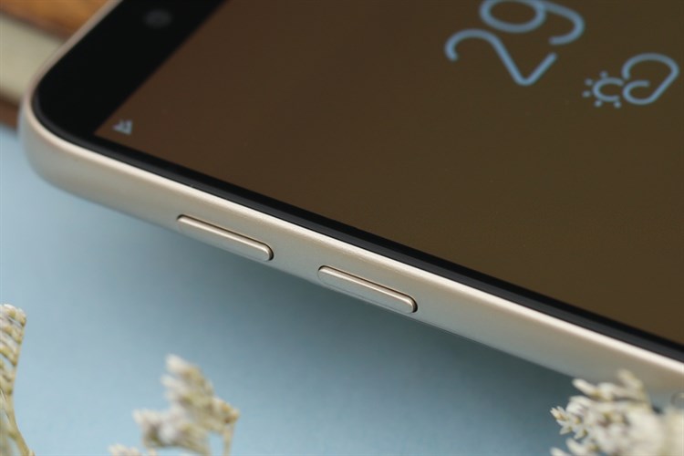 Điện thoại Samsung Galaxy J6