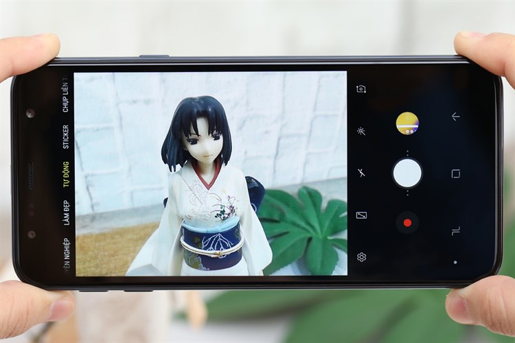 Điện thoại Samsung Galaxy J4+