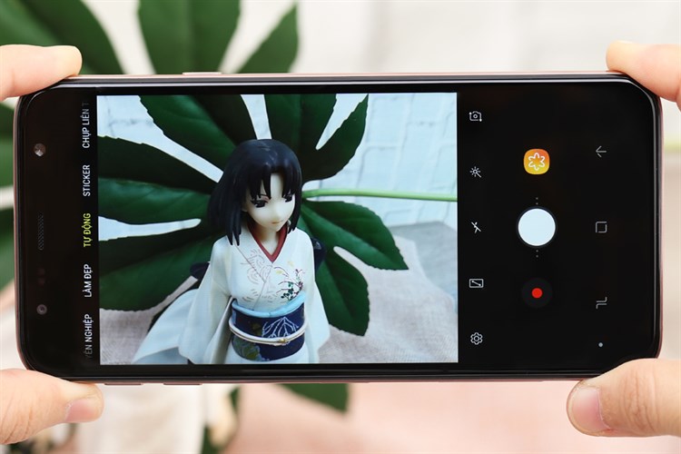 Điện thoại Samsung Galaxy J4+