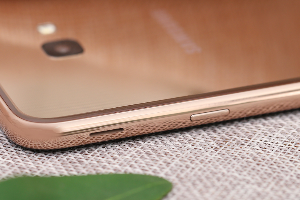 Điện thoại Samsung Galaxy J4+