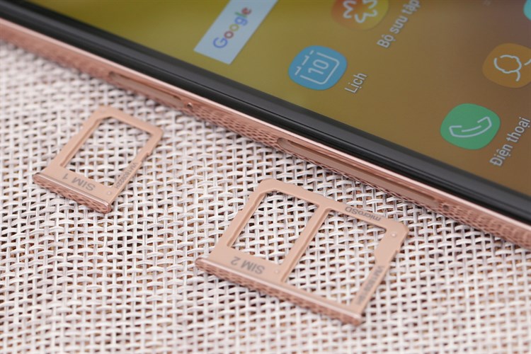 Điện thoại Samsung Galaxy J4+