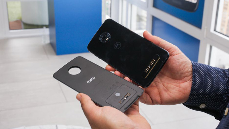 Bạn có thể mua thêm các phụ kiện để tăng thời lượng pin cho máy