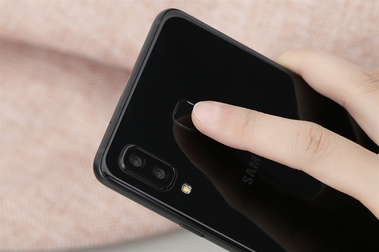 Điện thoại Samsung Galaxy A8 Star Màu Đen
