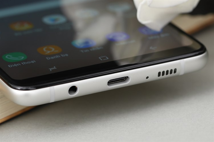 Điện thoại Samsung Galaxy A8 Star Màu Trắng