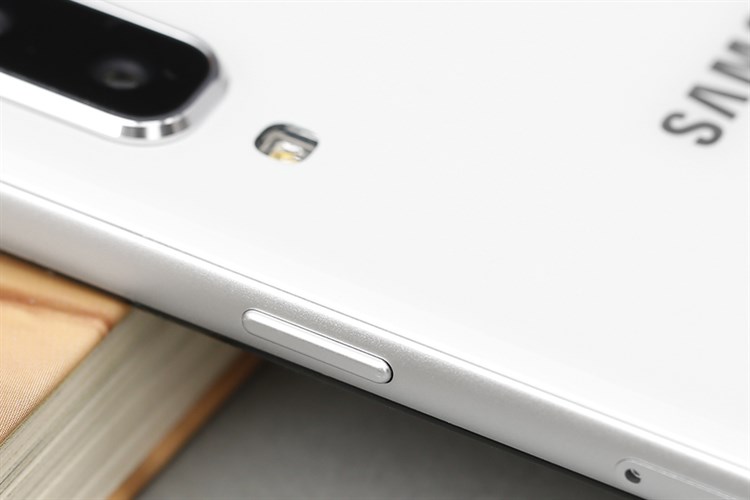 Điện thoại Samsung Galaxy A8 Star Màu Trắng