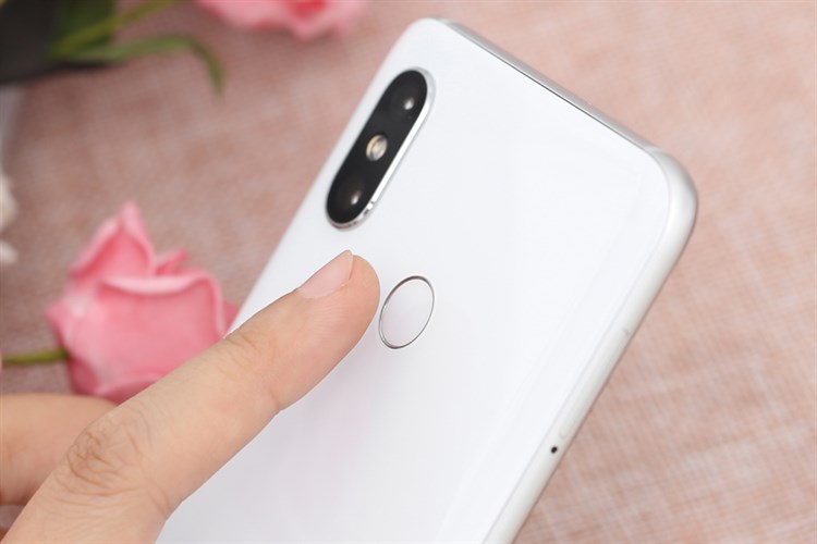 Điện thoại Xiaomi Mi 8 Màu Trắng