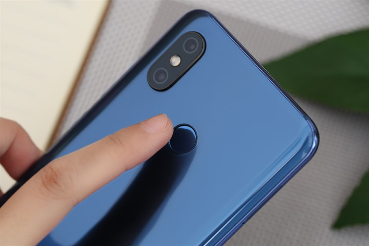 Điện thoại Xiaomi Mi 8 Màu Xanh Dương