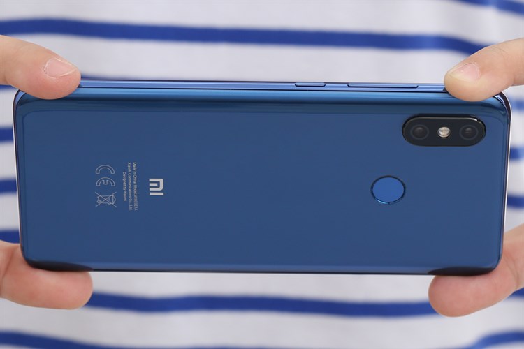 Điện thoại Xiaomi Mi 8 Màu Xanh Dương