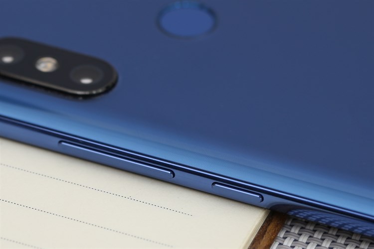 Điện thoại Xiaomi Mi 8 Màu Xanh Dương