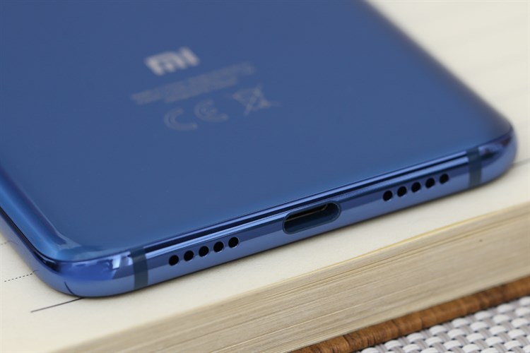 Điện thoại Xiaomi Mi 8 Màu Xanh Dương