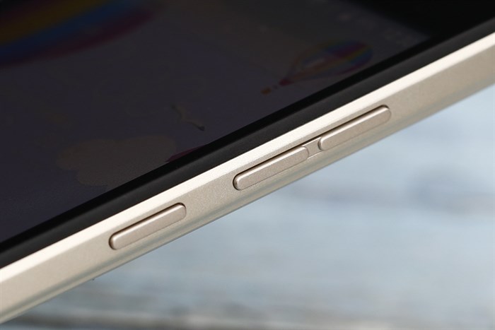 Điện thoại Mobiistar Lai Zoro 3 Màu Vàng đồng