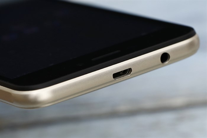 Điện thoại Mobiistar Lai Zoro 3 Màu Vàng đồng