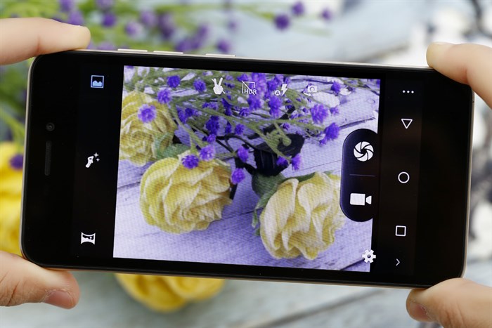 Điện thoại Mobiistar Lai Zoro 3 Màu Vàng đồng