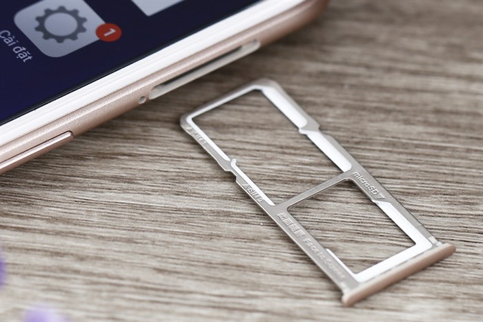 Điện thoại OPPO A83 2018 16GB (không tai nghe)