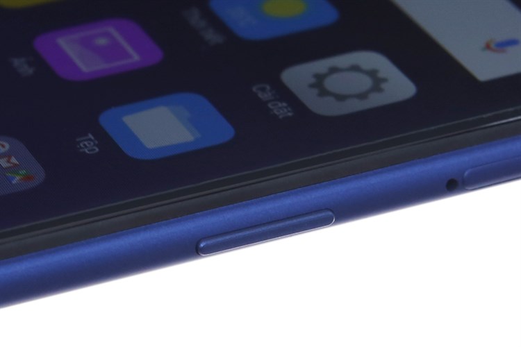 Điện thoại OPPO A83 2018 16GB (không tai nghe)