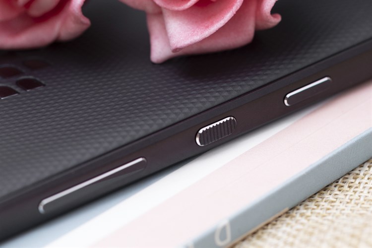 Điện thoại BlackBerry KEY2