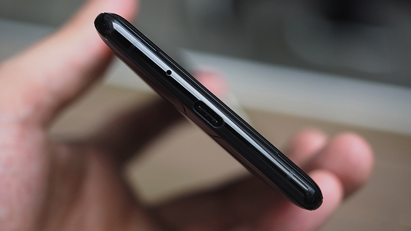Điện thoại Sony Xperia XZ3 tích hợp cổng sạc Type-C