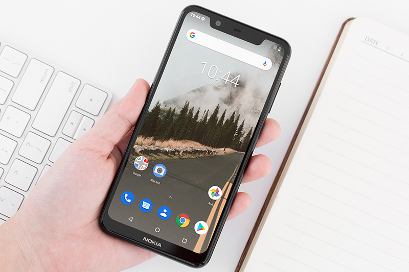 Nokia 5.1 Plus đem lại cảm giác cầm nắm dễ chịu