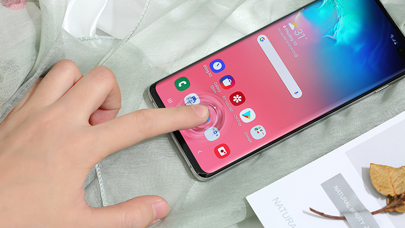 Vân tay siêu âm dưới màn hình Galaxy S10+