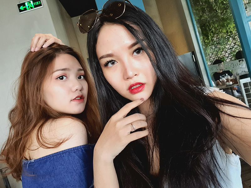 Ảnh chụp selfie từ camera của điện thoại Samsung Galaxy S10+ chính hãng