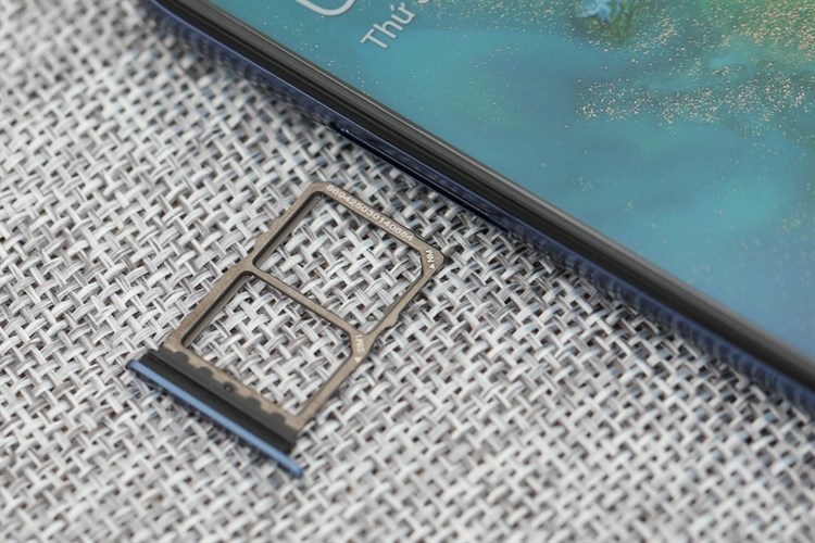 Điện thoại Huawei Mate 20 Màu Xanh Dương