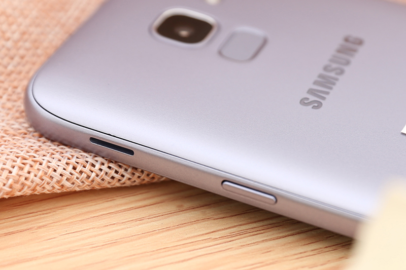 Thiết kế điện thoại Samsung Galaxy J6 Tím Lavender