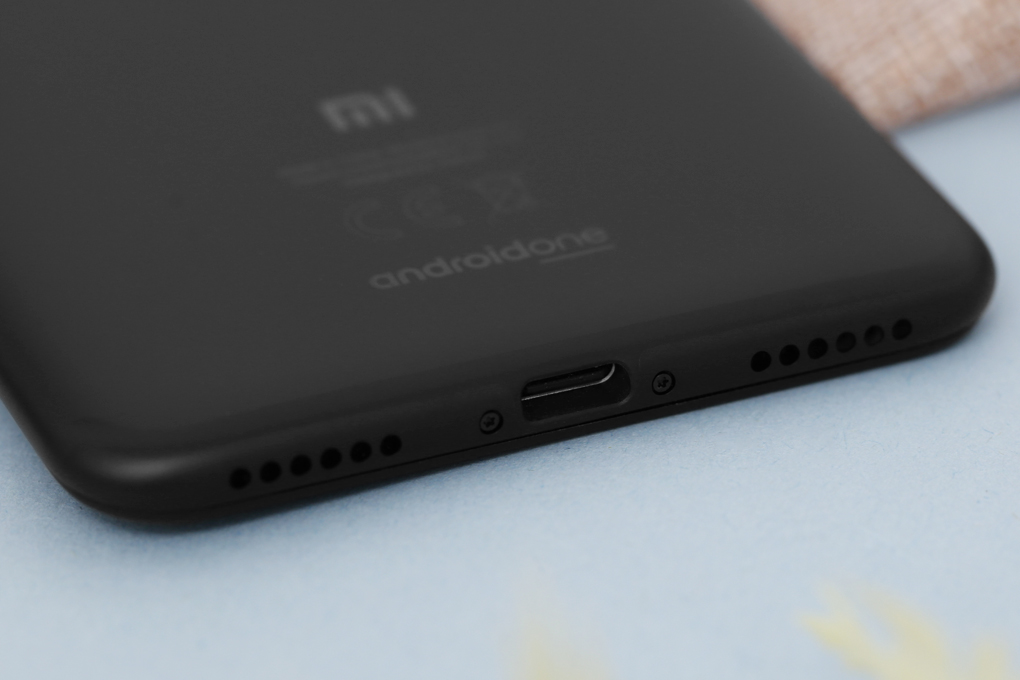 Điện thoại Xiaomi Mi A2 Màu Đen
