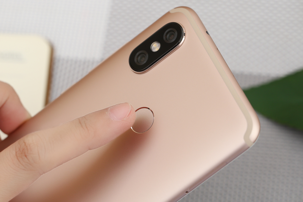Điện thoại Xiaomi Mi A2 Màu Vàng