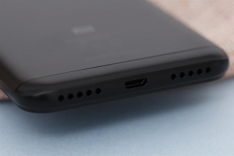 Điện thoại Xiaomi Mi A2 Lite Màu Đen