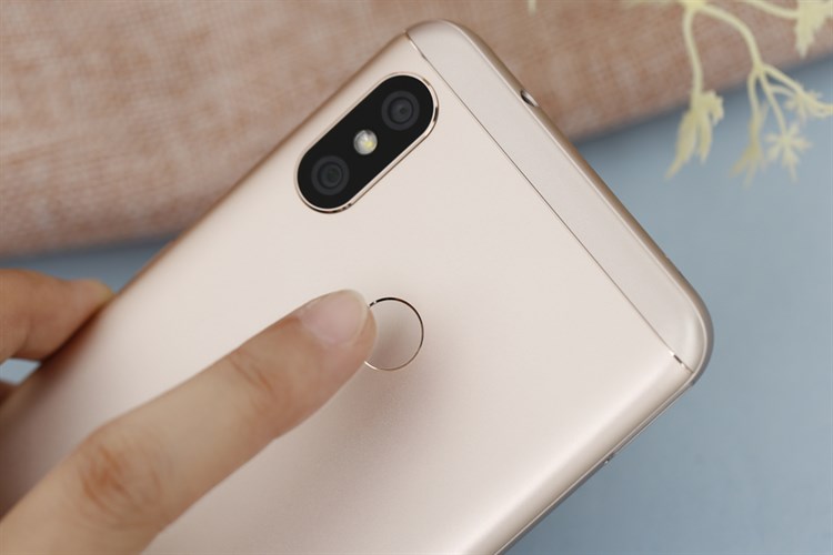 Điện thoại Xiaomi Mi A2 Lite Màu Vàng