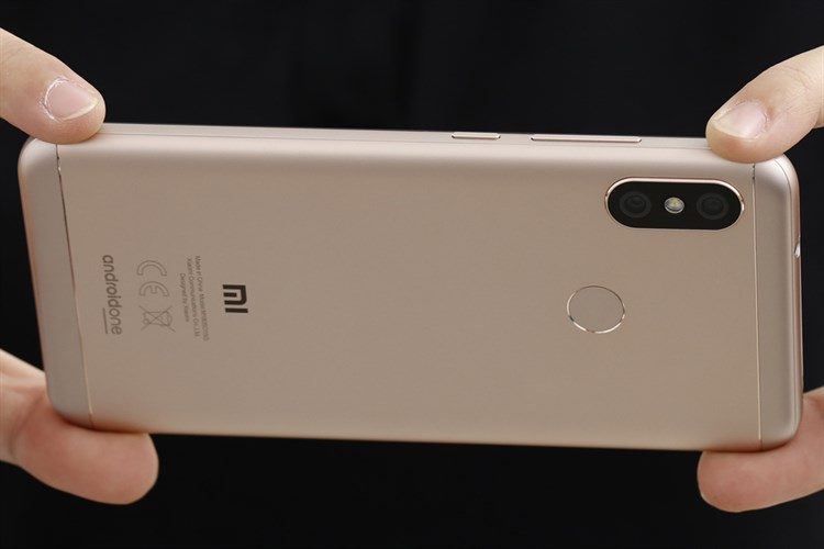 Điện thoại Xiaomi Mi A2 Lite Màu Vàng