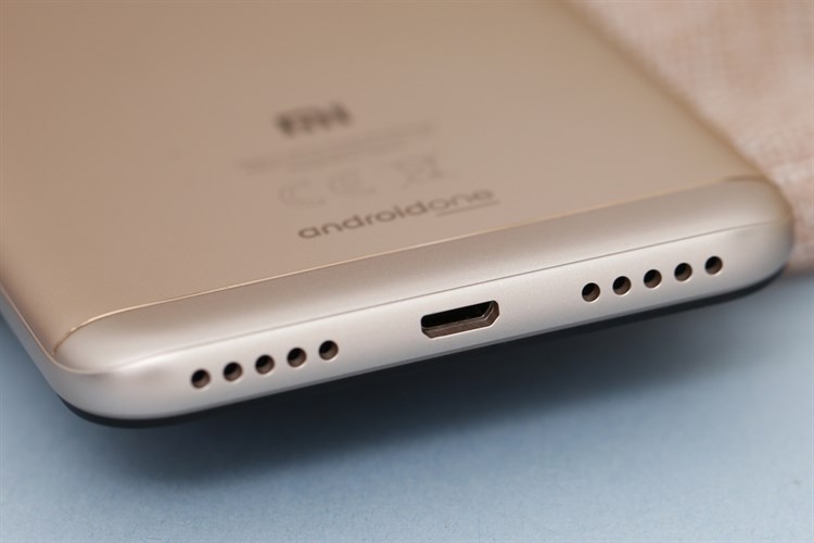 Điện thoại Xiaomi Mi A2 Lite Màu Vàng