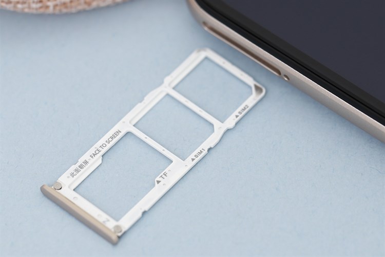 Điện thoại Xiaomi Mi A2 Lite Màu Vàng