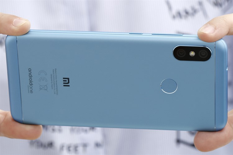 Điện thoại Xiaomi Mi A2 Lite Màu Xanh Dương