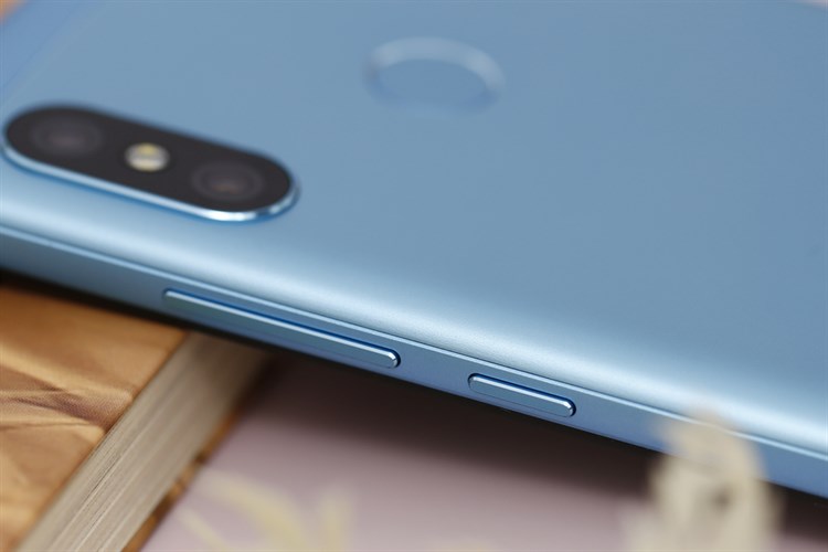 Điện thoại Xiaomi Mi A2 Lite Màu Xanh Dương