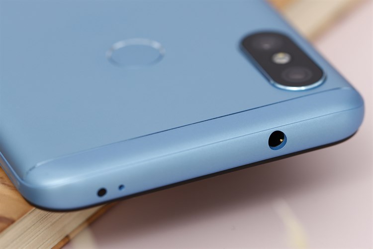 Điện thoại Xiaomi Mi A2 Lite Màu Xanh Dương